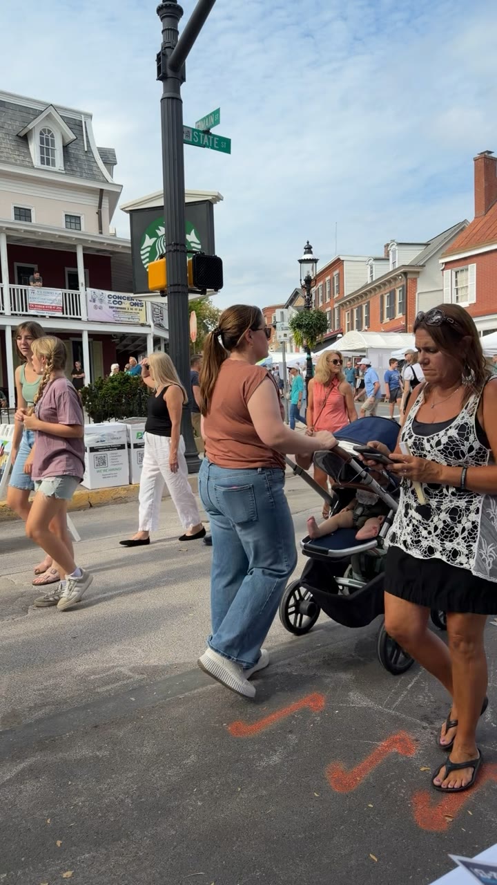 Arts Festival Crowd, Main And State — Doylestown, United States