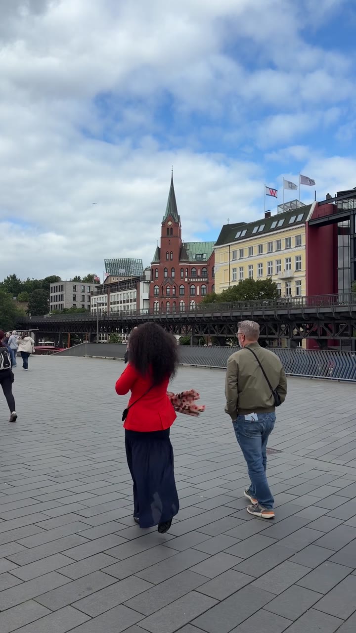 Pedestrians On The Jan-Fedder-Promenade — Hamburg, Germany