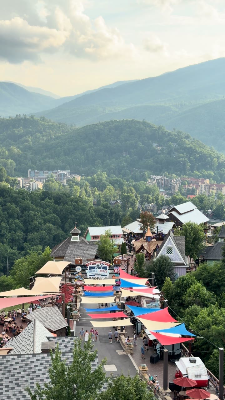 Mountain Village Under Drizzle, Gatlinburg — United States