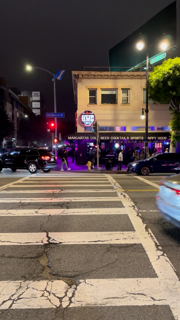 Night Crossing On Hollywood Boulevard — Los Angeles, United States