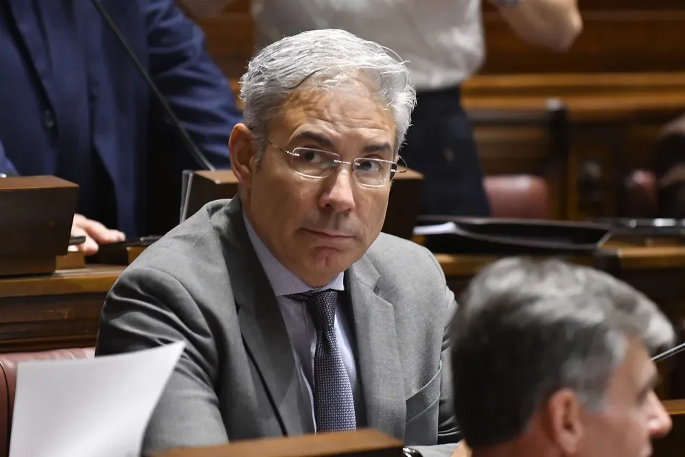 "El gobierno tiene que asegurar que el puerto funcione": Robert Silva convocó a ministros al Parlamento por conflicto entre sindicato y TCP