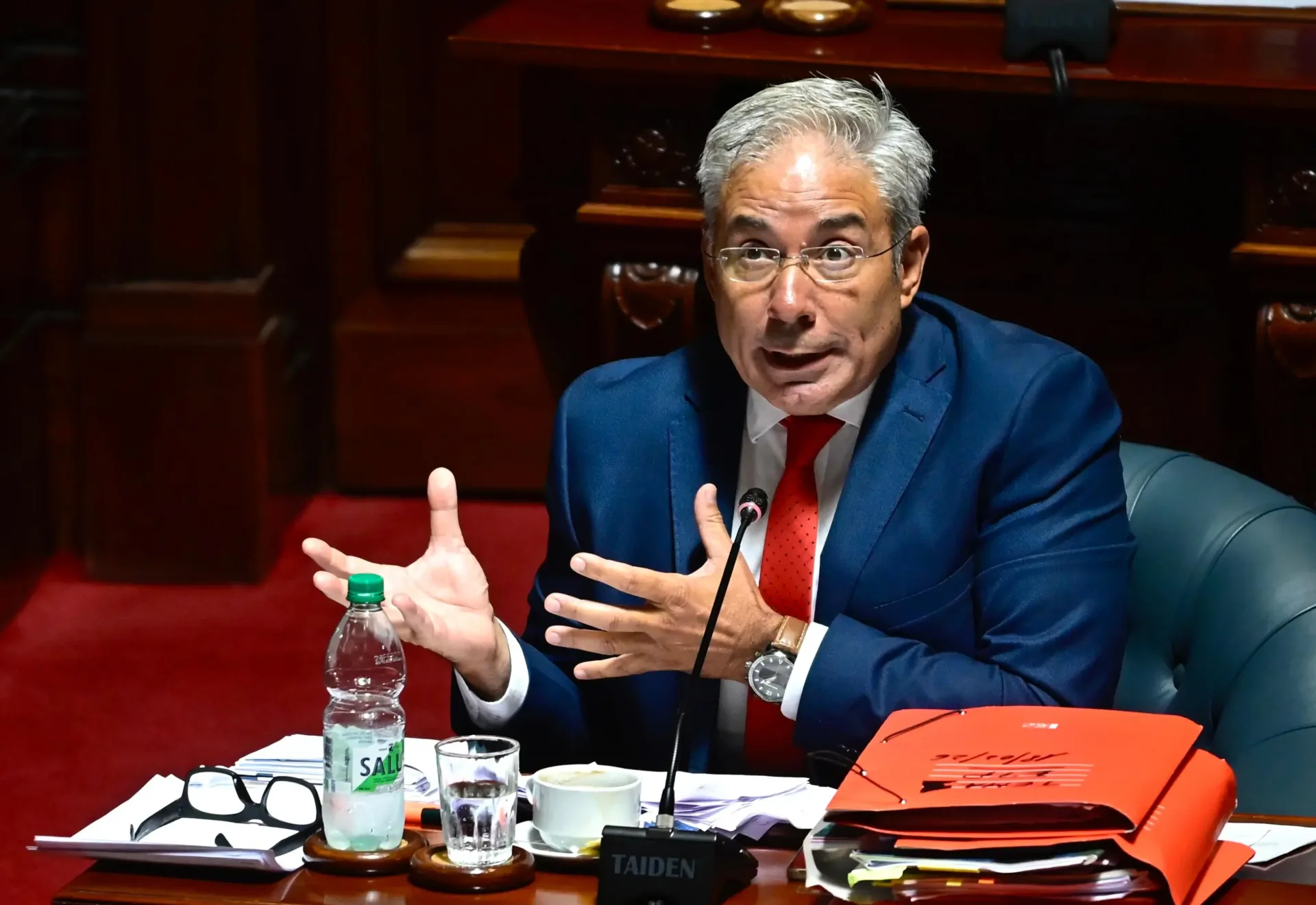 El senador colorado Robert Silva anunció la convocatoria de Gabriel Oddone y Lucía Etcheverry. "Estamos poniendo en evidencia la situación, son horas perdidas de funcionamiento del puerto", denunció.