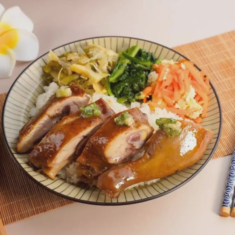 玫瑰油雞腿飯
