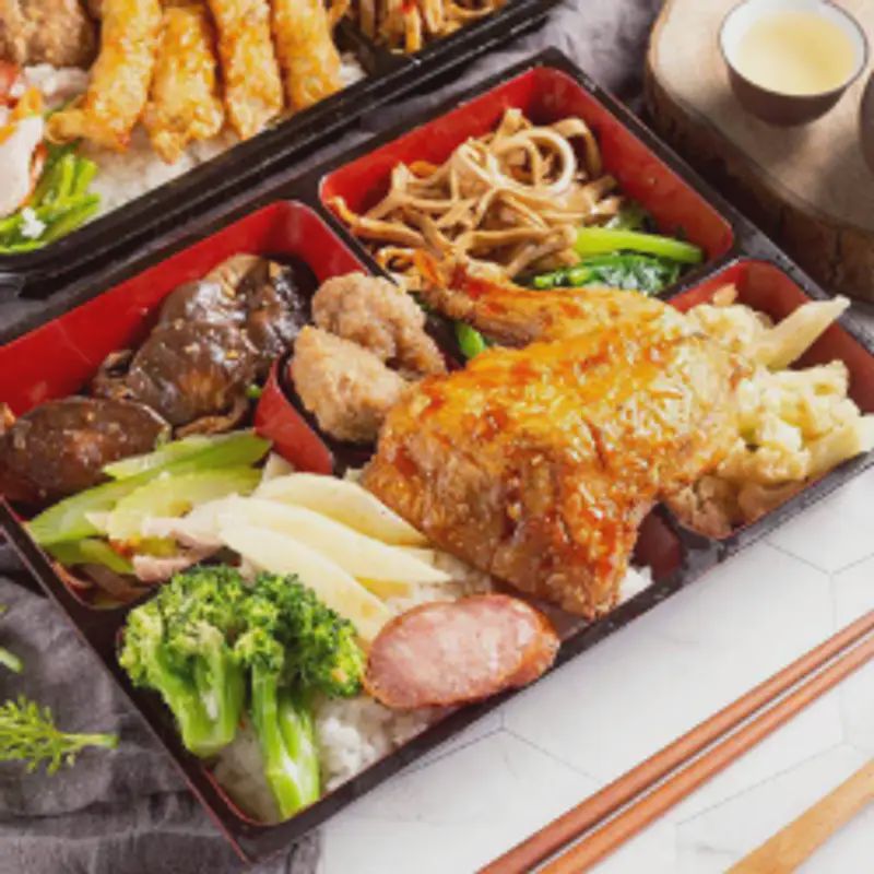 椒鹽大雞腿飯