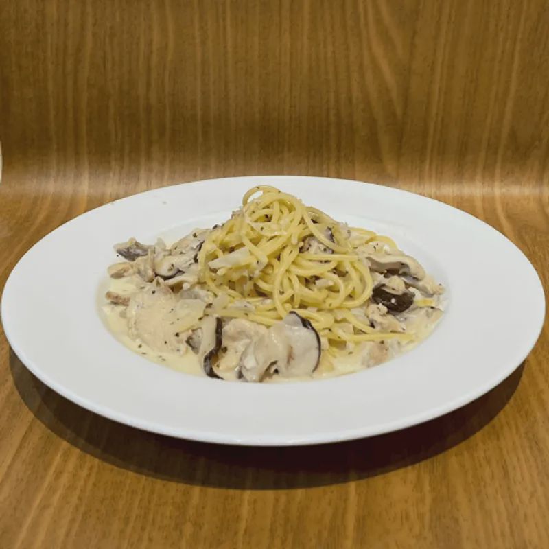 奶油香菇雞肉麵