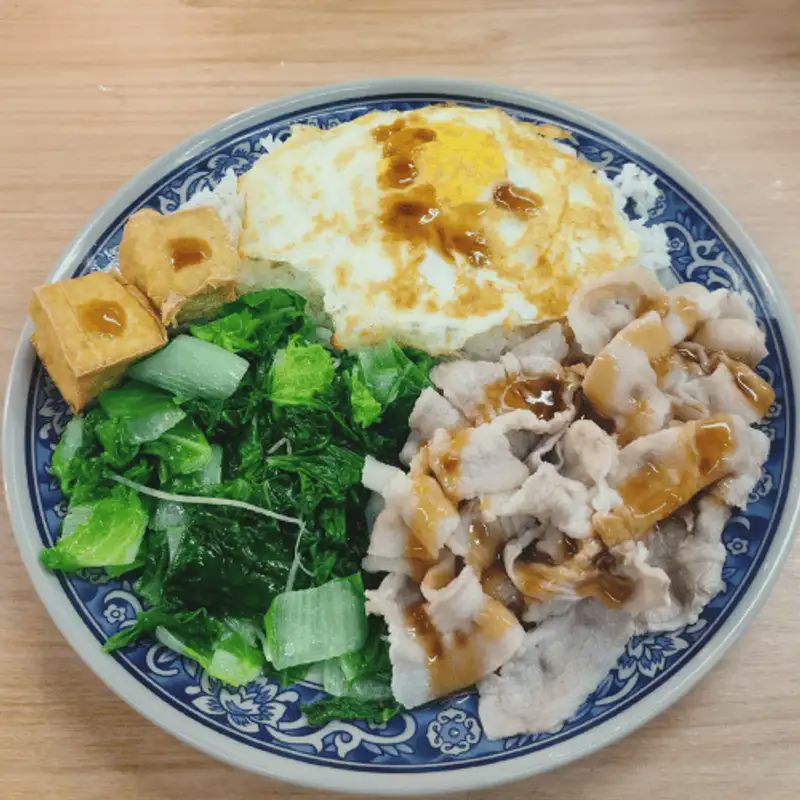 蒜泥白肉蓋飯