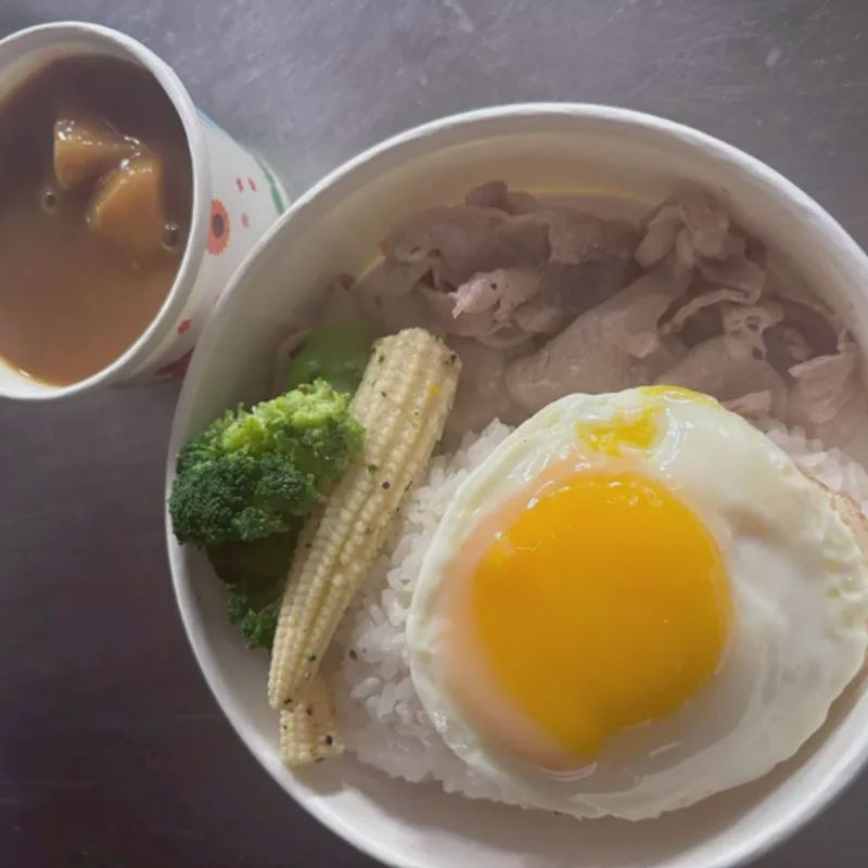 豬肉片咖哩飯