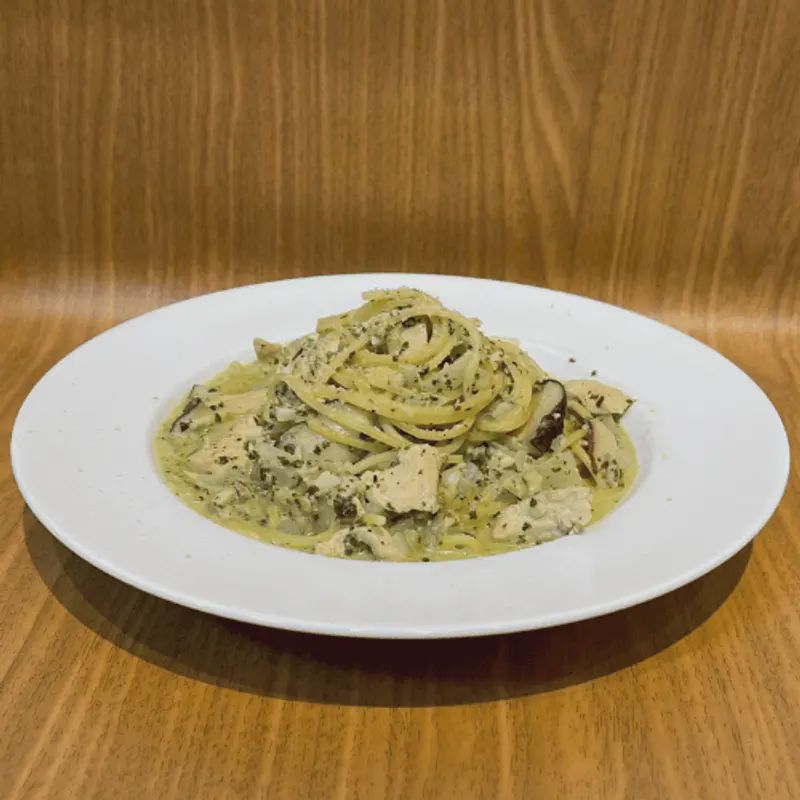 羅勒青醬雞肉麵
