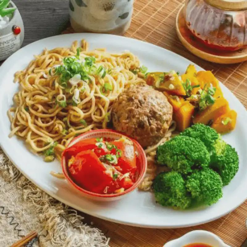 紅燒獅子頭乾麵