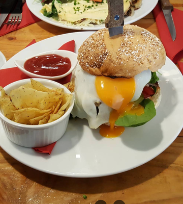 GOURMET CHICKEN BURGER -