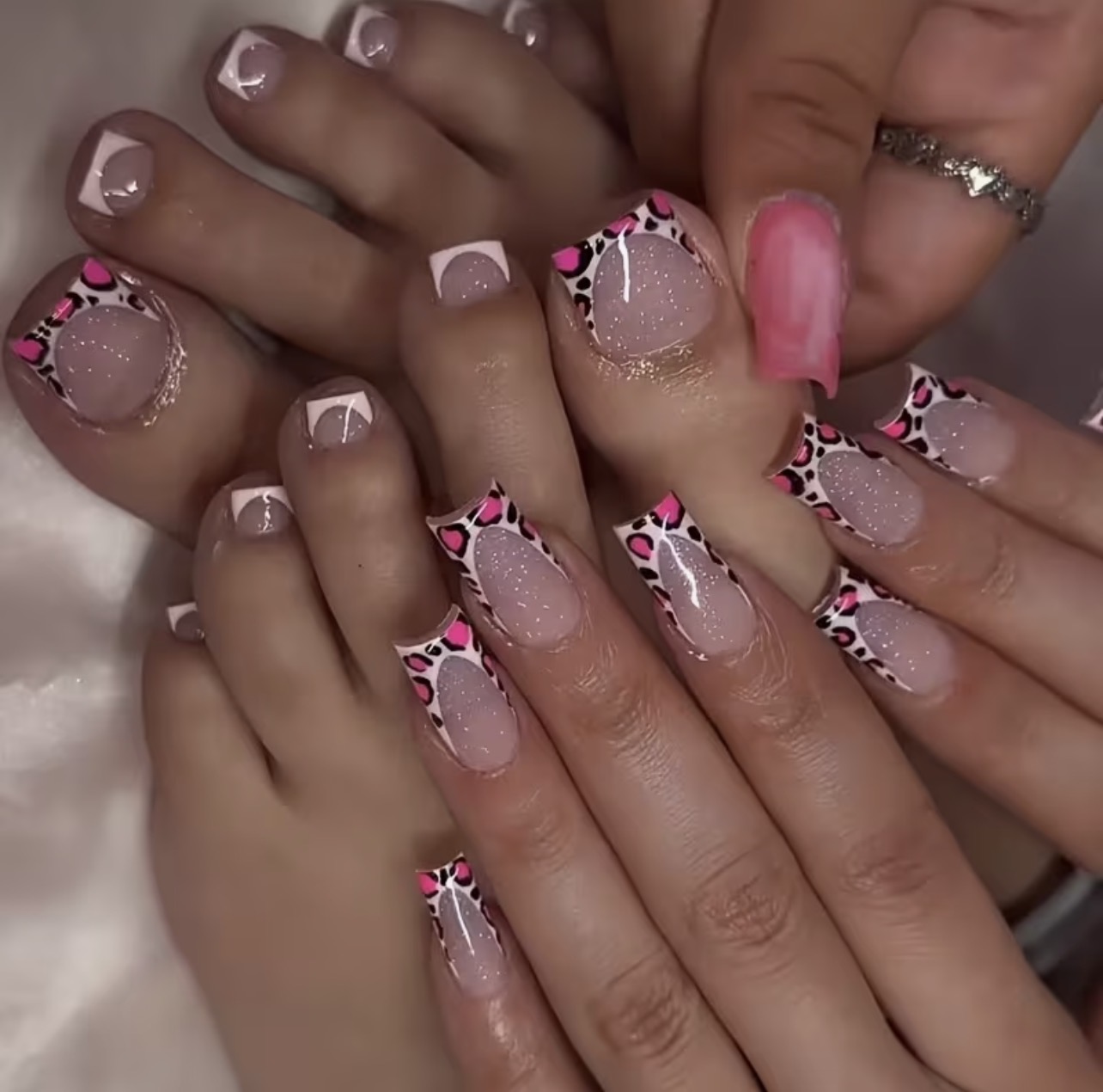 Fingers and toes nails (press ons)