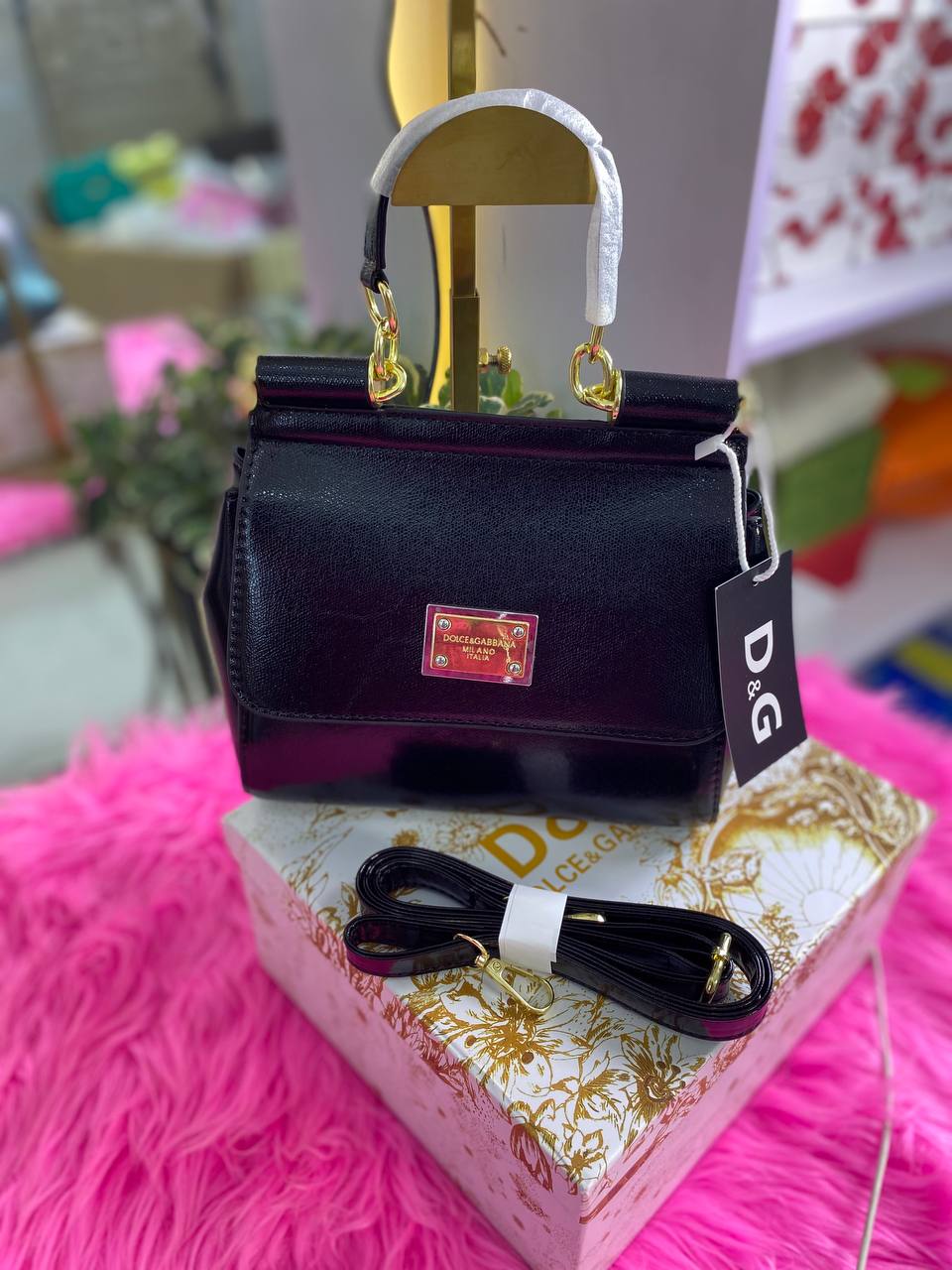 D& G black