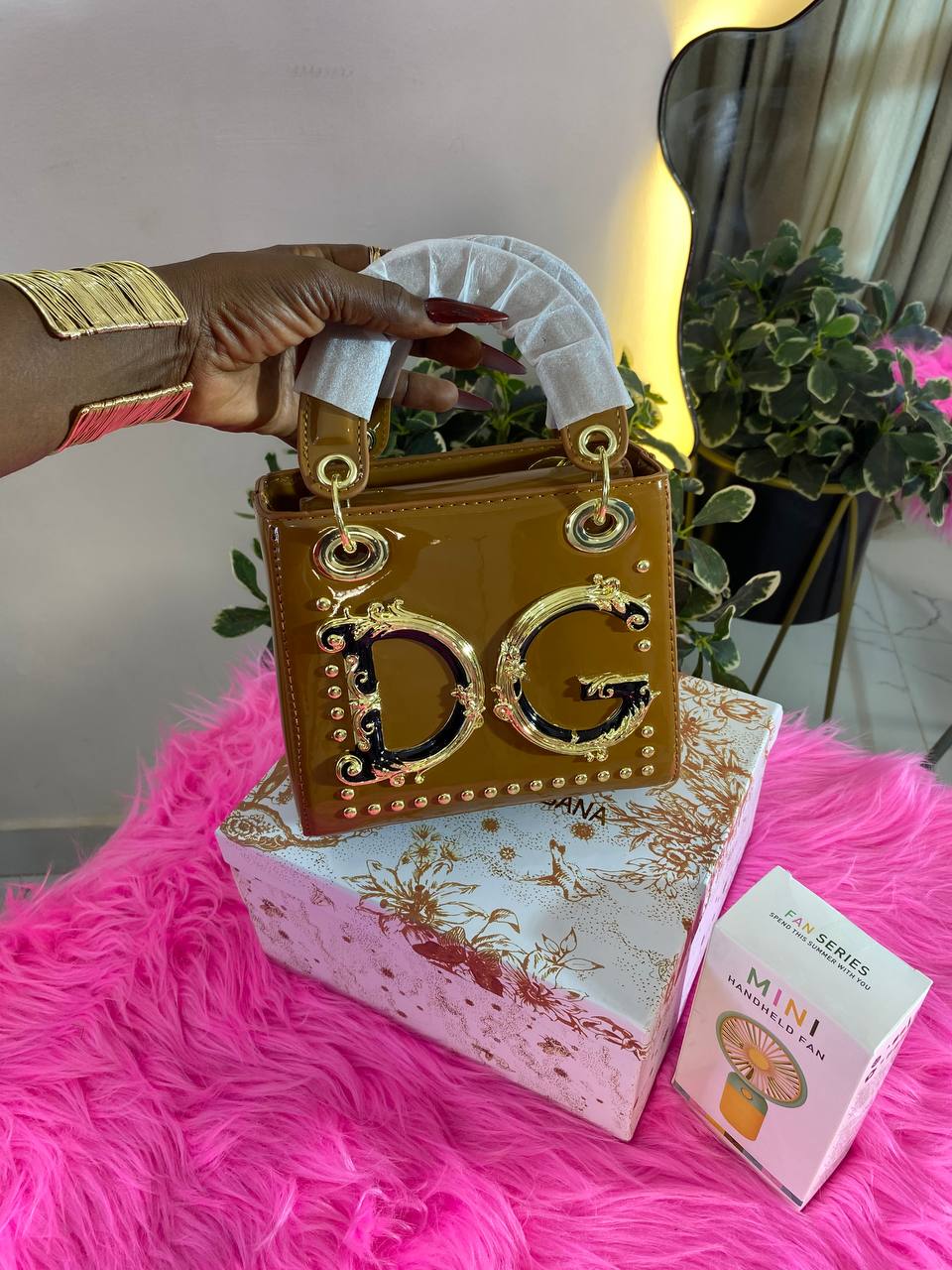D& G in box 