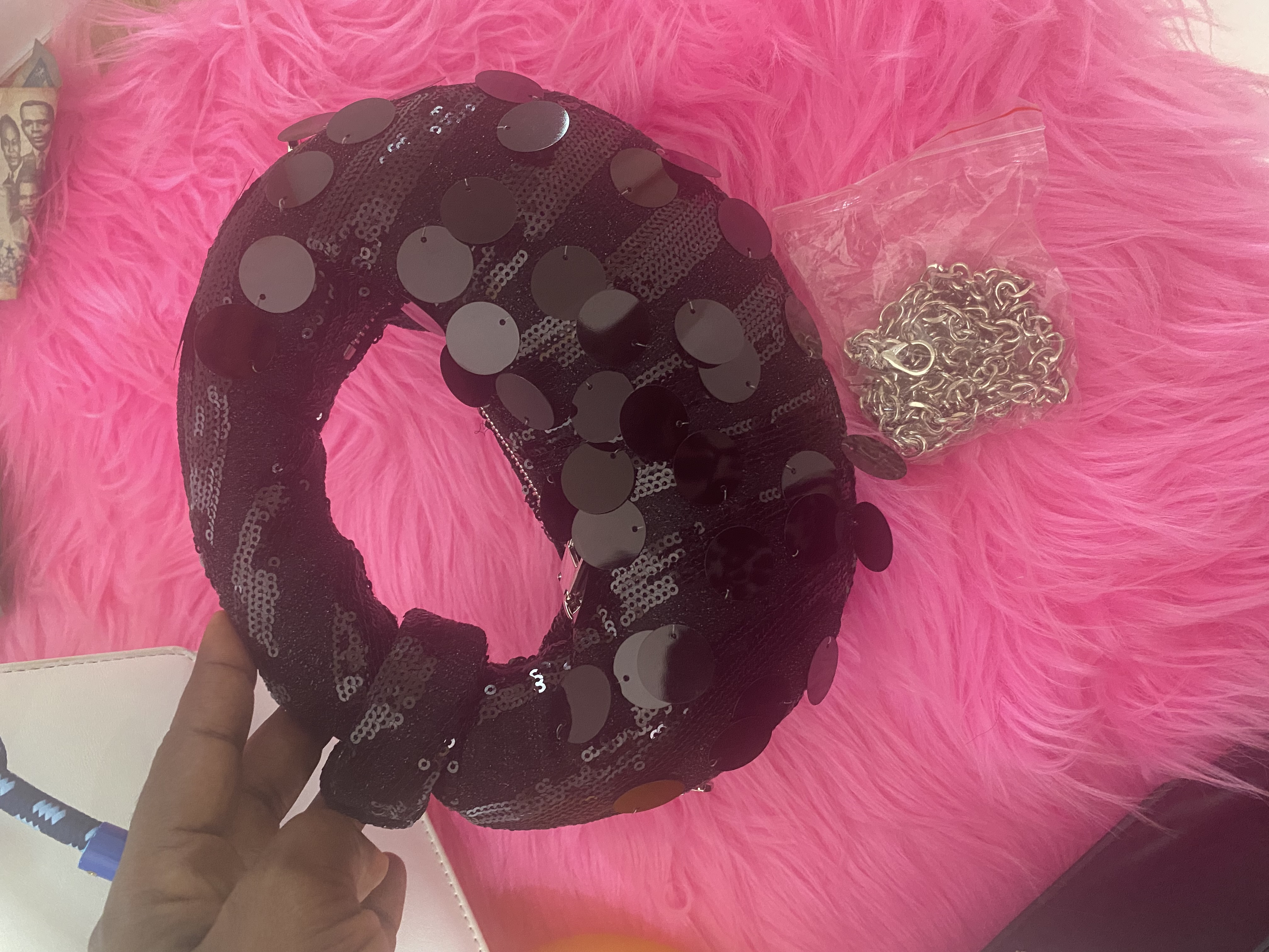 Round black 