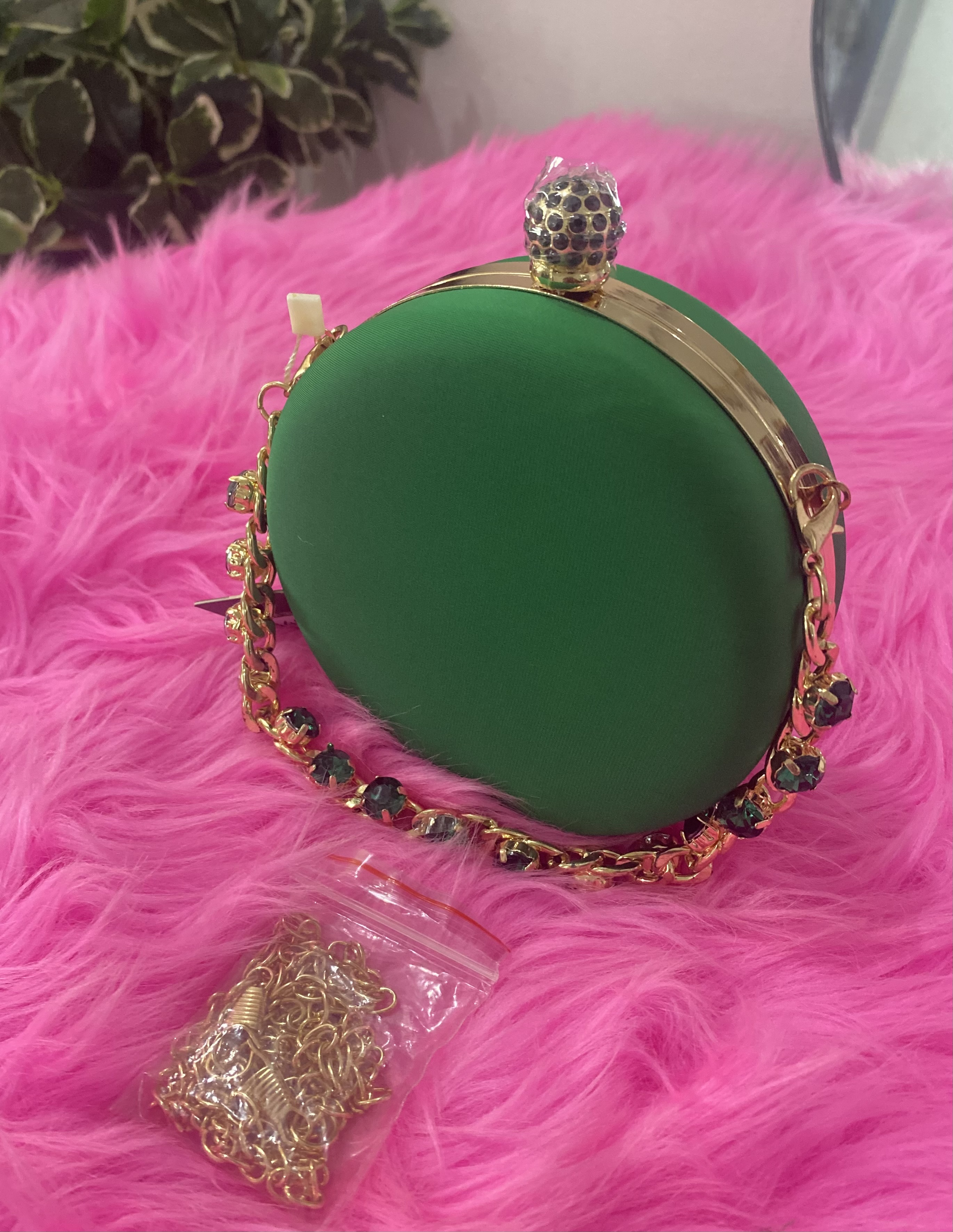 Round colors clutch green 