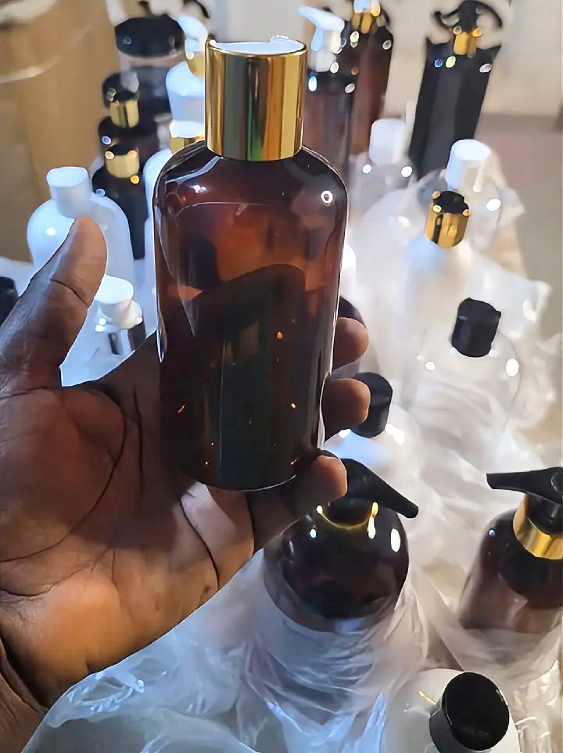 Cosmetics packaging containers