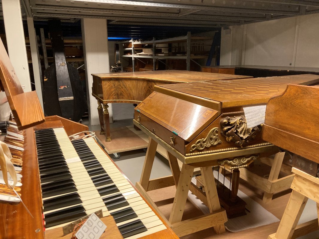 BESØK I MAGASINET PÅ DORA - Norges musikkmuseum