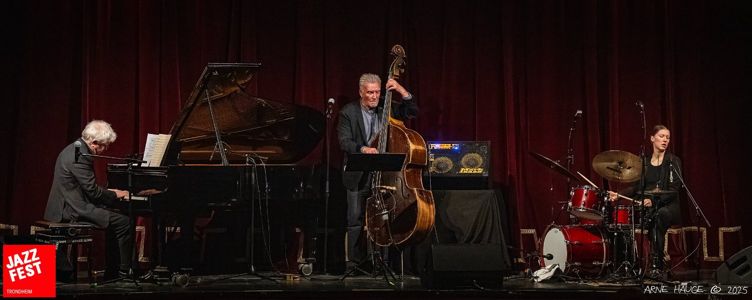 BJØRN ALTERHAUG TRIO - Byen rundt med Jazzfest