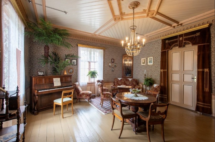 KULTURHISTORISK VANDRING I HOVEDBYGNINGEN PÅ RINGVE GÅRD - Ringve Musikkmuseum