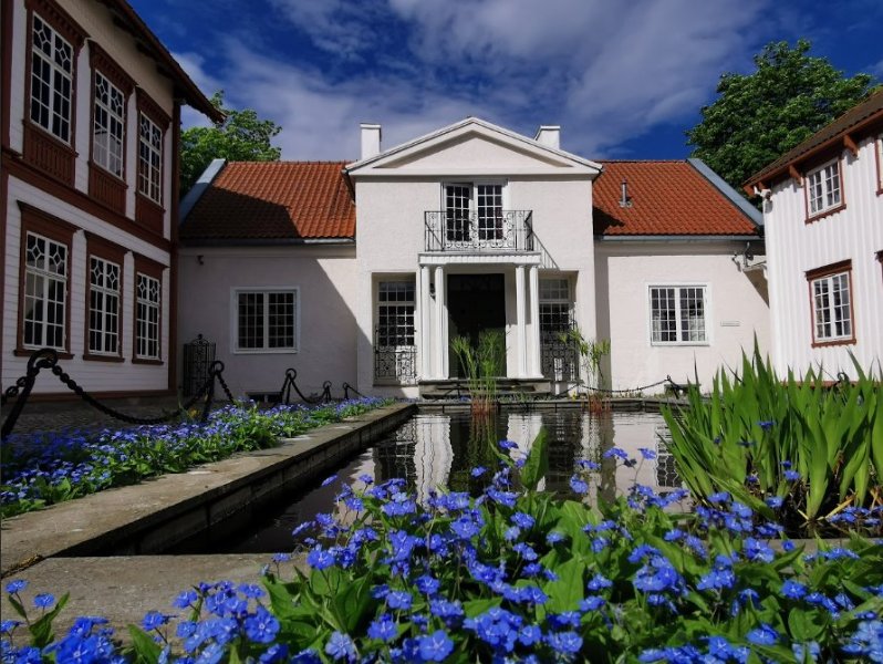 OMVISNING I DIREKTØRBOLIGEN PÅ RINGVE - Ringve Musikkmuseum