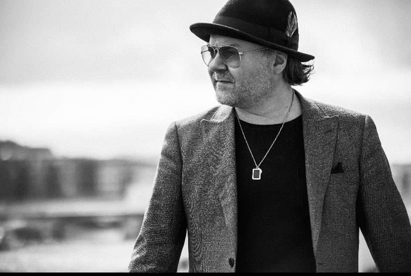 TROND HELGE SYNGER NORSKE FAVORITTER