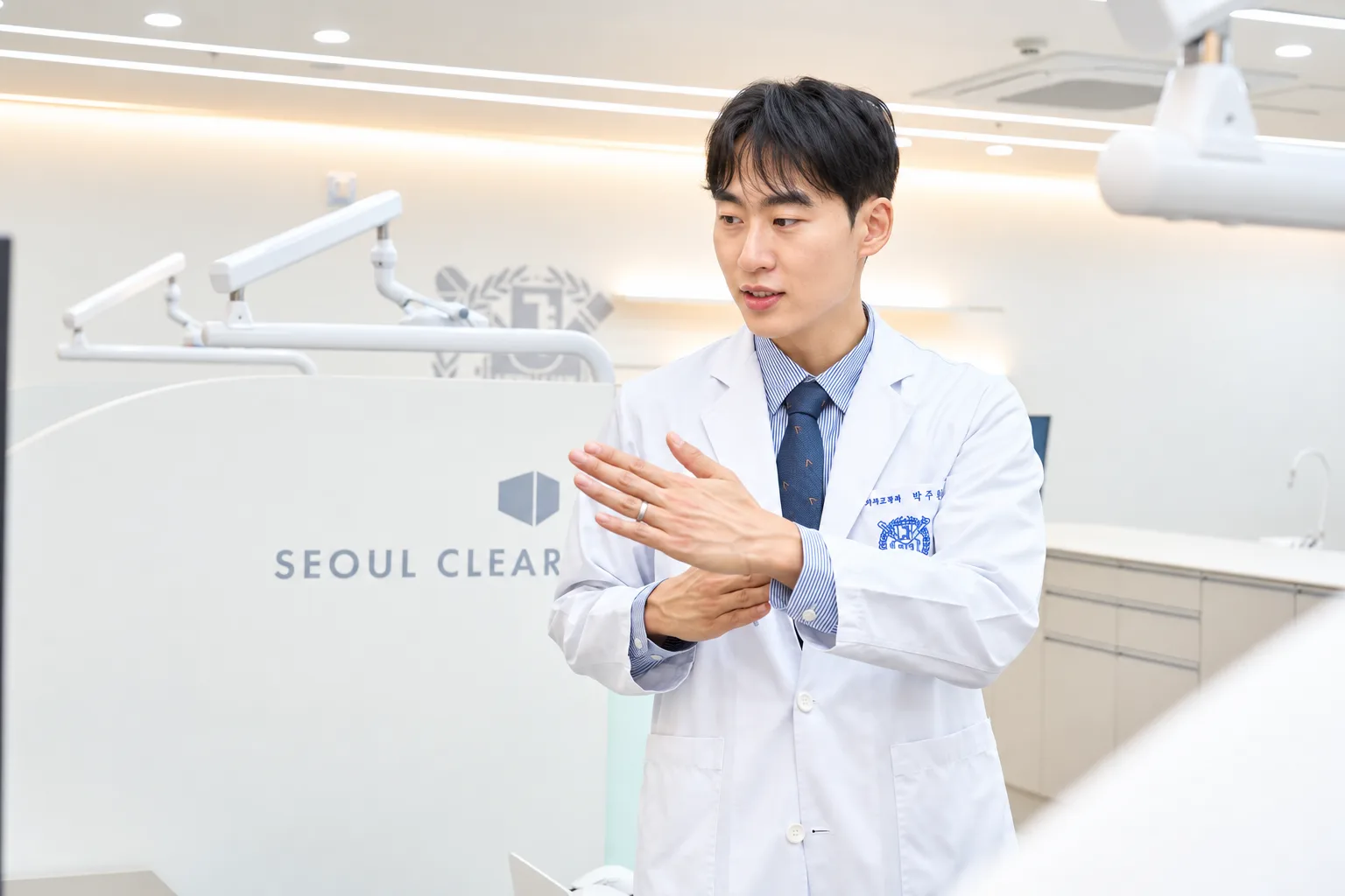 따뜻한 미소의 교정 전문의