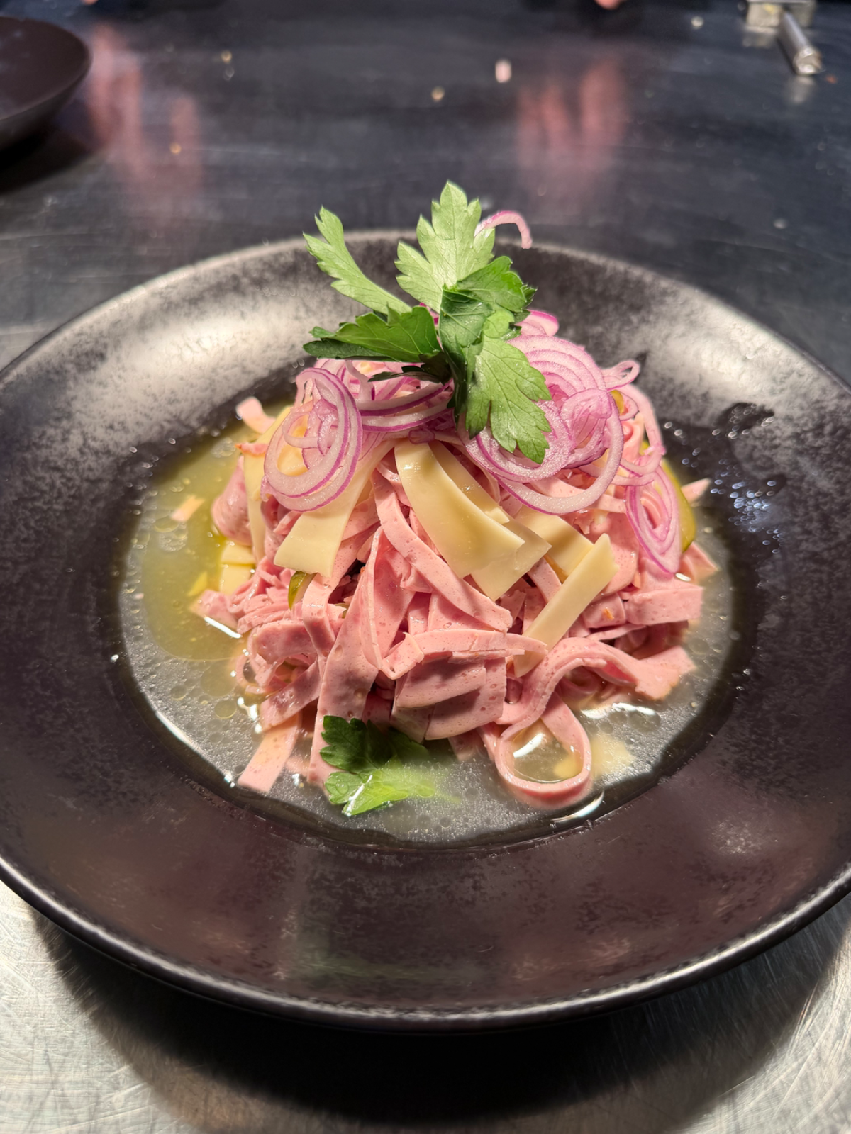 Wurstsalat mit Käse