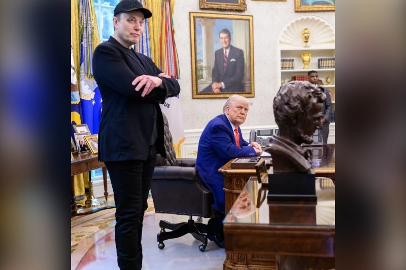 Elon Musk with Donald Trump, US President. Poland's Foreign Minister Radoslaw Sikorski, who pays roughly $50m a year for Ukraine's Starlink subscriptions, publicly challenged Musk over the throttling.