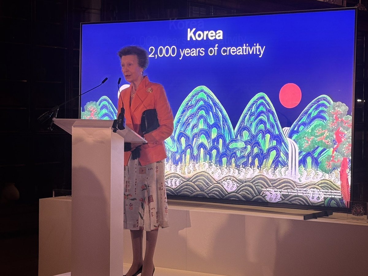 Princess Anne was among the guests inside the gala while American tourists and other visitors who had travelled thousands of miles were turned away from the Bayeux Tapestry exhibition.