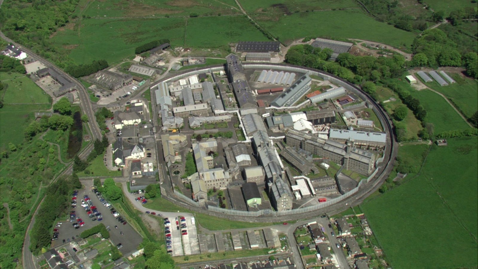 Prisons are 'one major event from disaster' as freed inmates return at 'revolving door' rate, governors warn