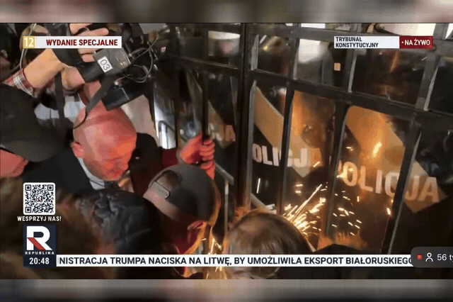 A locksmith cuts through the gate chains of Poland's Constitutional Tribunal as Bogdan Święczkowski, the suspended court president and former PiS deputy justice minister, attempted to enter the building with opposition…