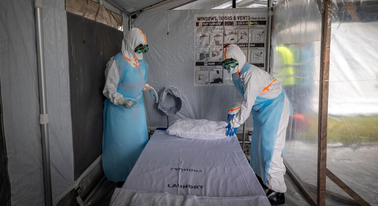 WHO health workers support Nigeria's efforts to contain the Ebola outbreak after a woman who arrived from Uganda went undiagnosed at a private Abuja hospital for eight days.