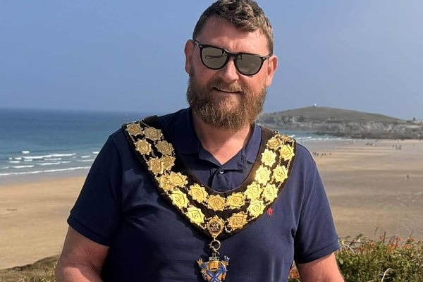 Newquay mayor defects from the Greens to Labour over 'Zionism is racism' motion as 18,000 members have quit since May