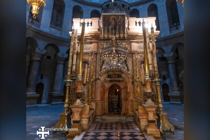 Rock-cut tombs, cultivated plots and an ancient garden were found beneath the fourth-century church, consistent with the biblical account placing a garden containing a new tomb near the crucifixion site.