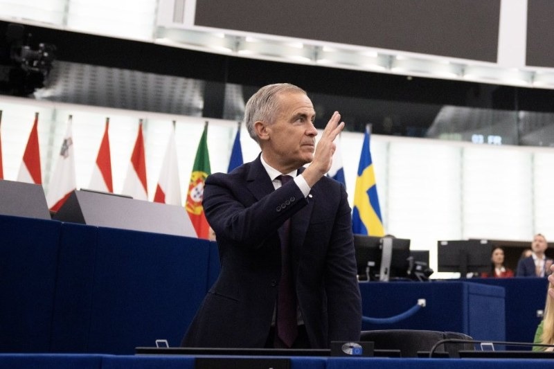 Mark Carney received a standing ovation from MEPs after embracing Ursula von der Leyen's unprecedented proposal to offer Canada associate membership of the EU.