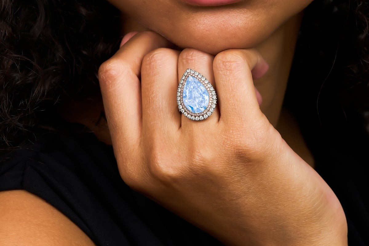 The pear-shaped 8.03 carat Fancy Light Blue diamond ring, which a private collector in Glasgow has consigned to Elmwood's Fine Jewellery sale, is only the third blue diamond above eight carats ever auctioned in the UK.