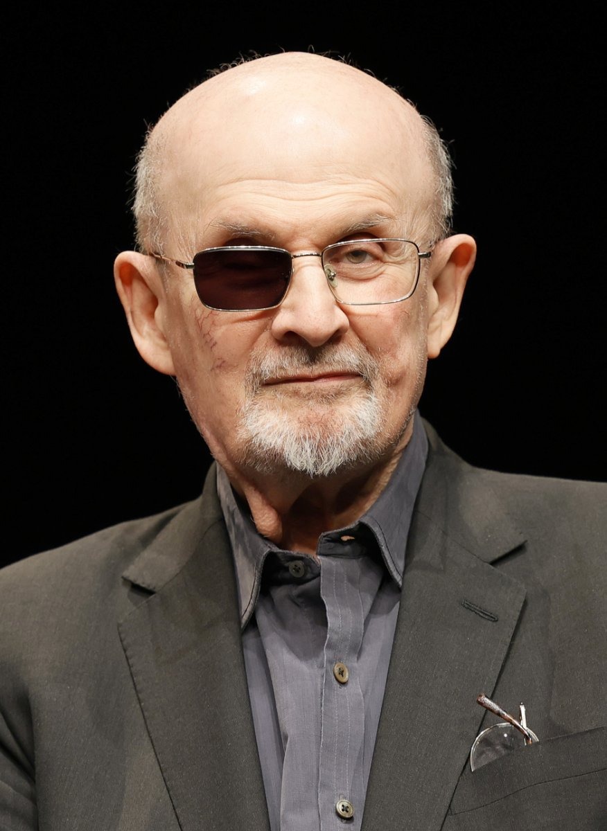 Salman Rushdie longs for 'demolition' of Trump's White House ballroom and triumphal arch as 'ridiculous'