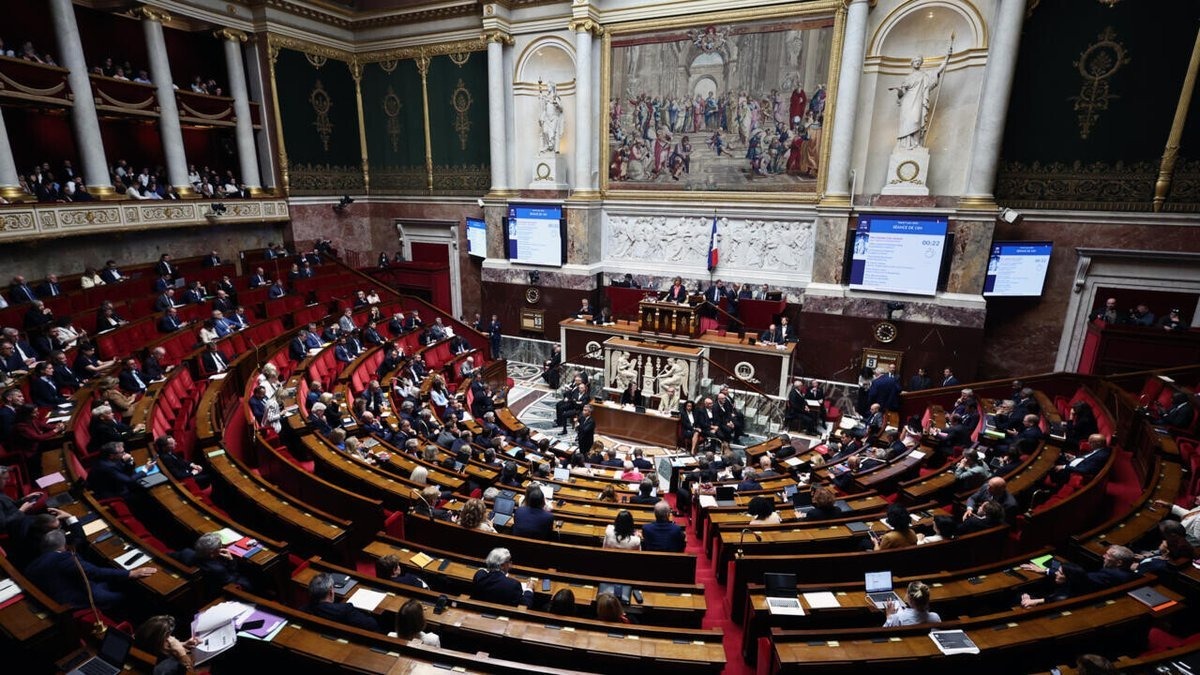 France's borrowing costs soar to their highest level since 2002 as fresh protests loom over budget cuts