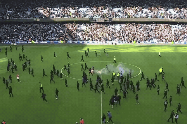 Both clubs must also pay their opponents £100,000 in compensation for lost gate receipts following the "life-threatening" Ibrox pitch clashes.