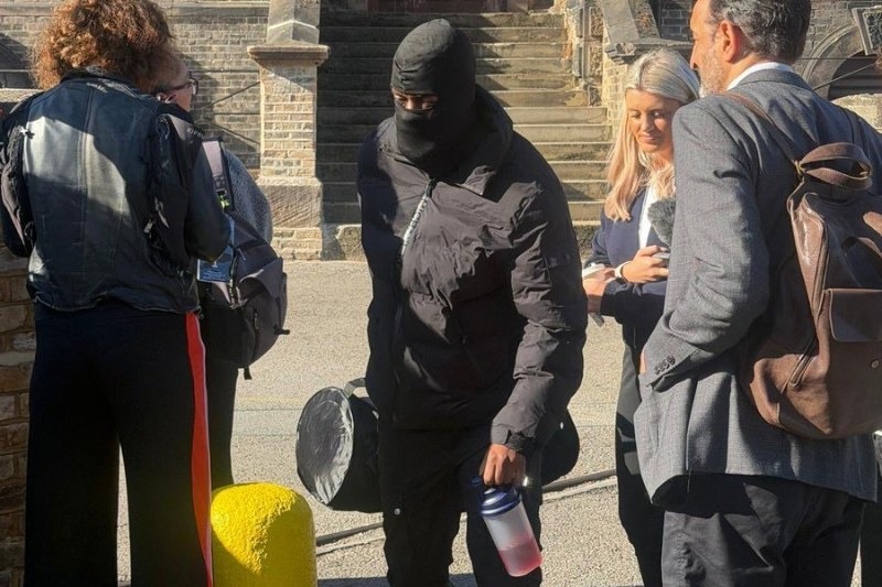 A prisoner leaving HMP Wandsworth outside which, on Thursday, a man walked free and declared "Justice system, what justice system? Thank you Andy Burnham.