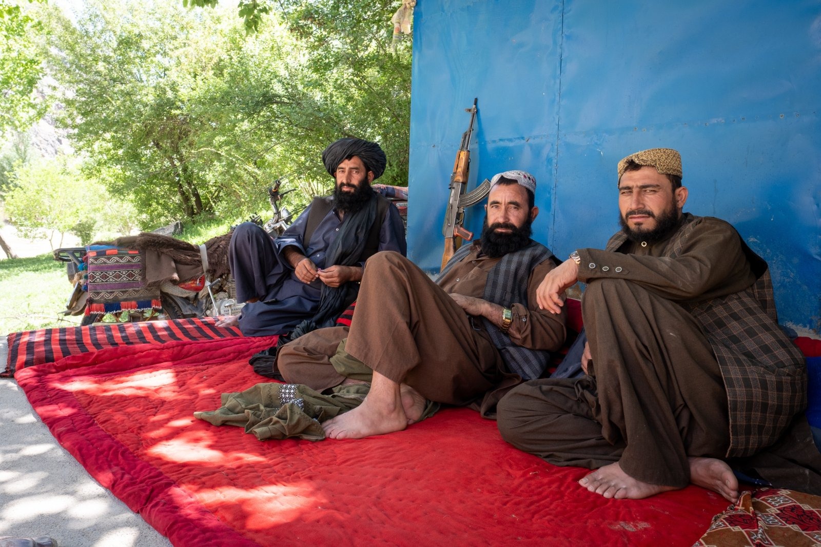 Afghanistan kills 28 fighters and captures 32 more after they crossed the border from Pakistan