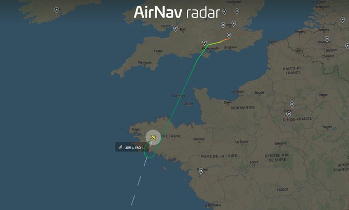 British Airways flight BA2660, which declared a mid-air emergency after a passenger window cracked, was operated by BA EuroFlyer on a 22-year-old Airbus A321-231.