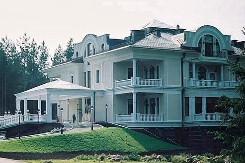 Vladimir Putin's Valdai bunker home in the Novgorod region, where fewer than 100,000 people live nearby — yet the complex now rivals half of Moscow's total air defence coverage.