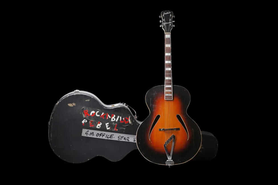George Michael's 1940s Gretsch Synchromatic 160 guitar, gifted to his personal assistant Siobhan Bailey, goes to auction today at an estimate of £120,000 despite her brother's protests.