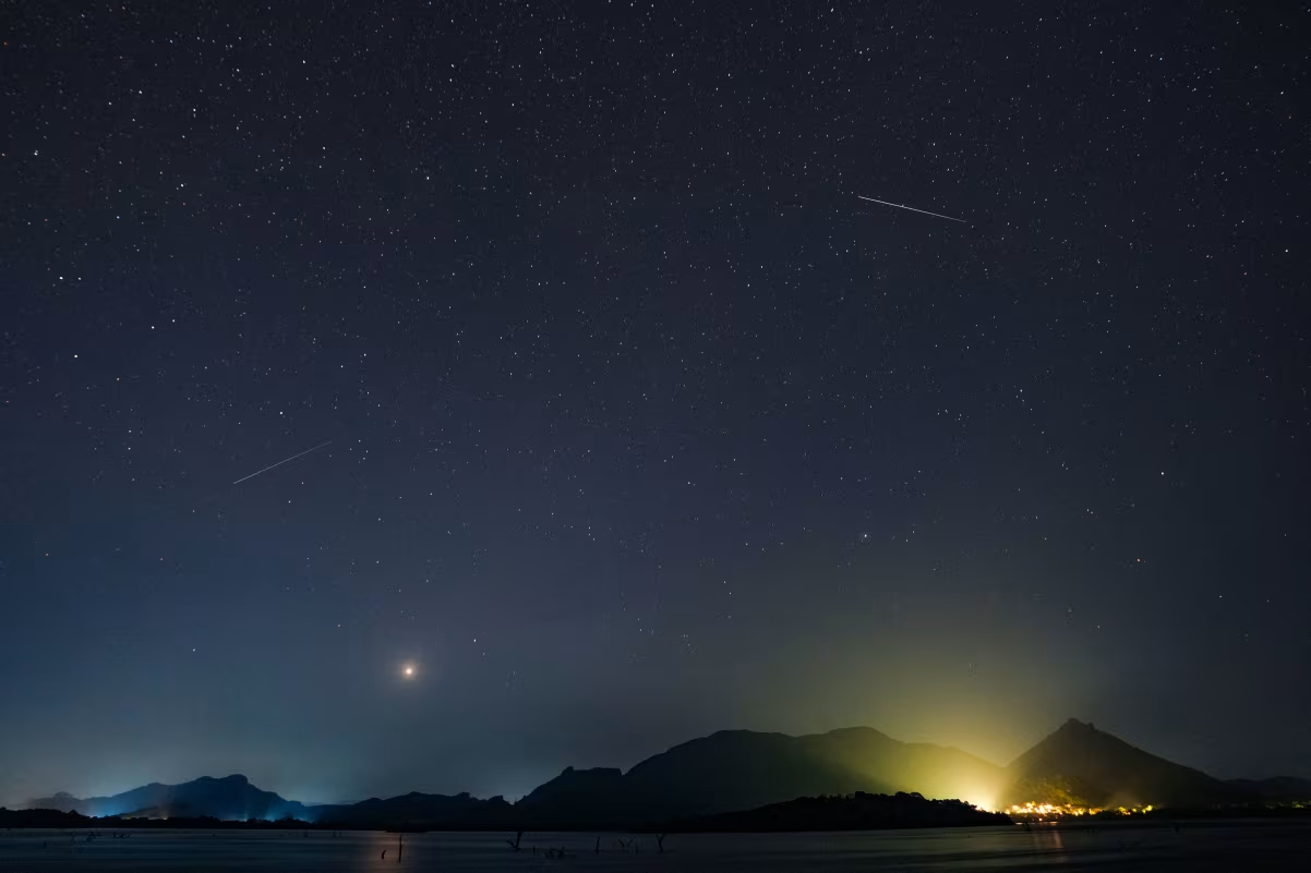 Orionid meteor shower from Halley's comet will peak over UK skies this week, but the weather may spoil it