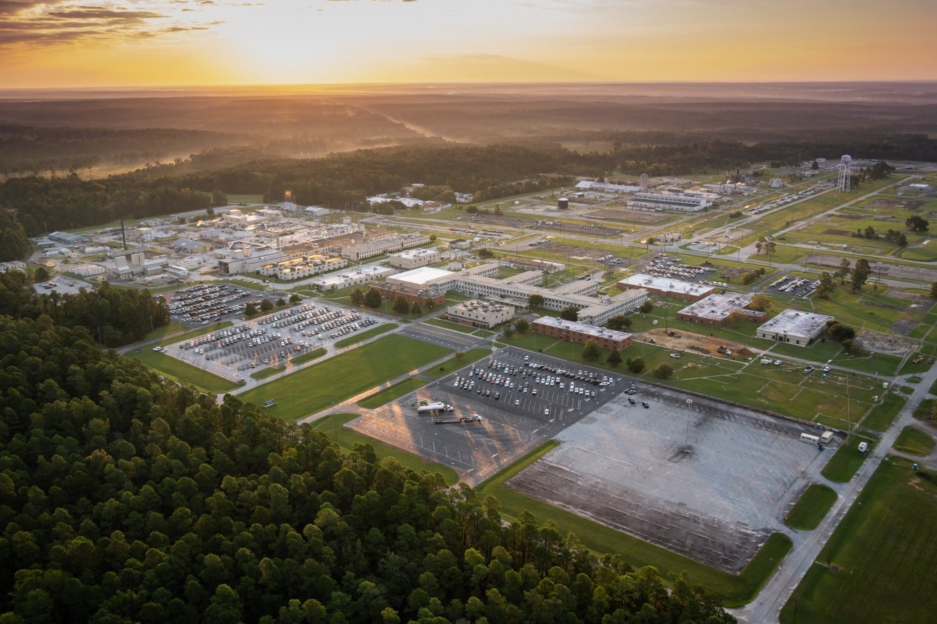 A fire at a US nuclear weapons site in South Carolina triggers an emergency and an air and rail shutdown