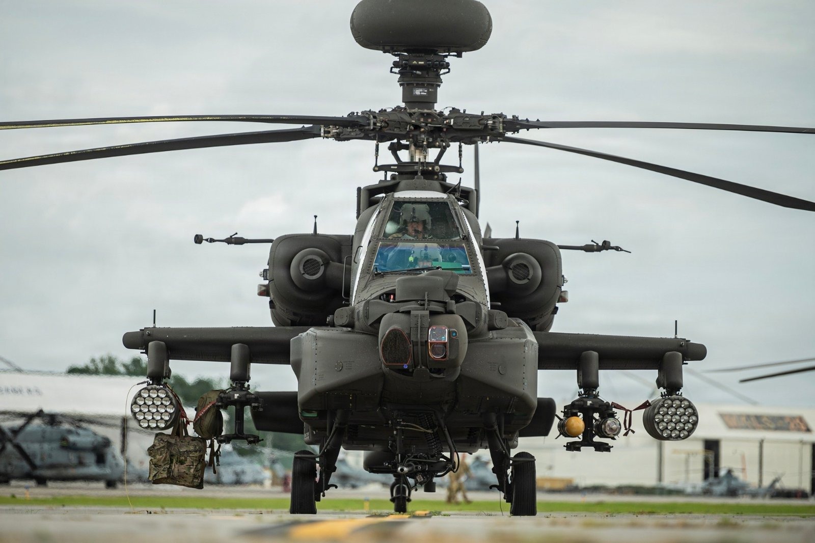 Israel signs a $1 billion deal to buy 12 advanced Apache attack helicopters from the US