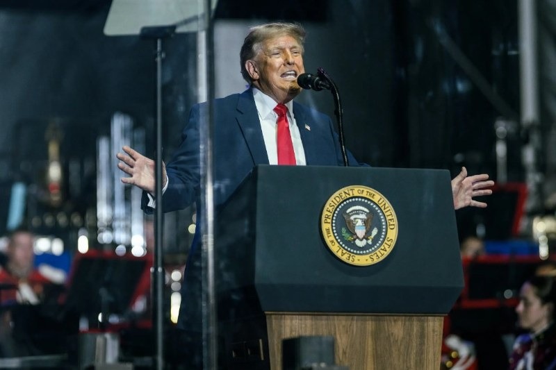 Trump rallies Ohio voters to back Republicans in tight Senate and governor races as midterms loom