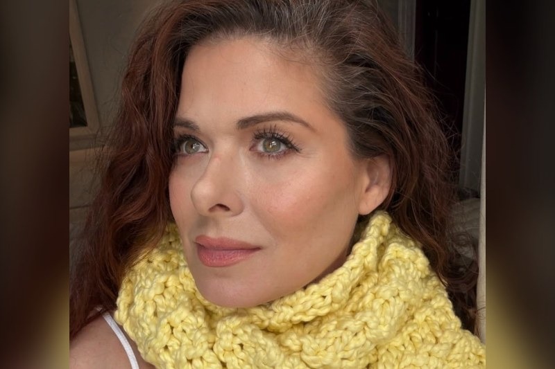 Debra Messing, who campaigned for Hillary Clinton in 2016, has endorsed Trump-backed Republican Bruce Blakeman for New York governor, citing soaring costs and subway violence.