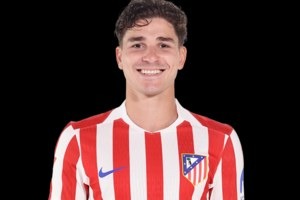 Julian Alvarez has rejected a return to Manchester City and snubbed Arsenal's advances, with visa complications for his family cited as a key factor in his reluctance to return to England.